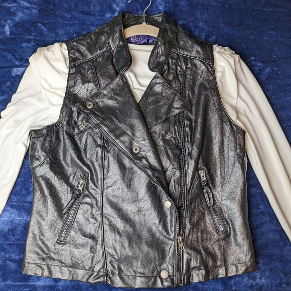 "Miley Cyrus" faux leather vest (L) - Picture 9 of 9